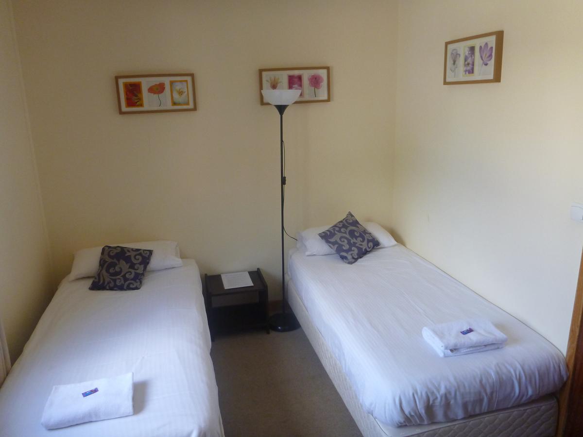 לינה וארוחת בוקר טיגנס Chalet Les Melezes חדר תמונה