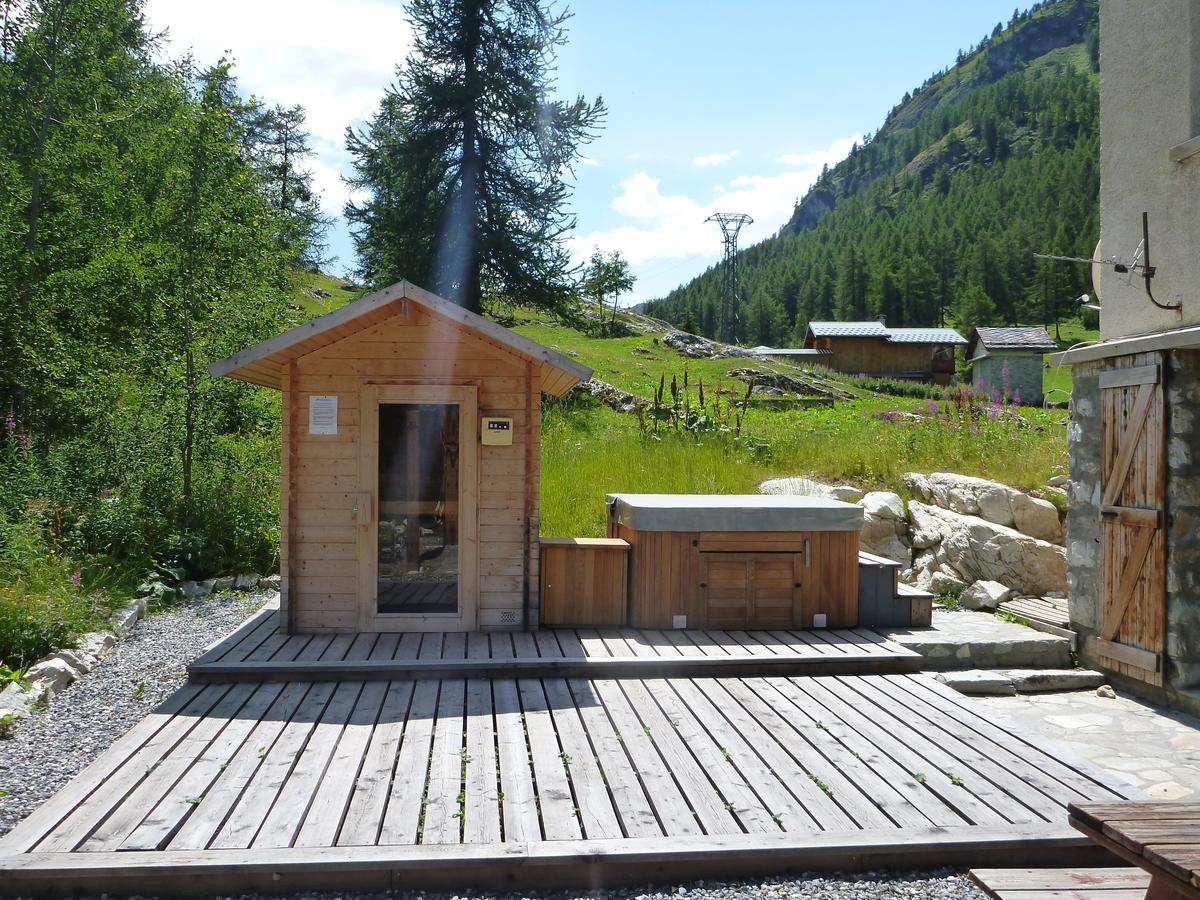 לינה וארוחת בוקר טיגנס Chalet Les Melezes מראה חיצוני תמונה